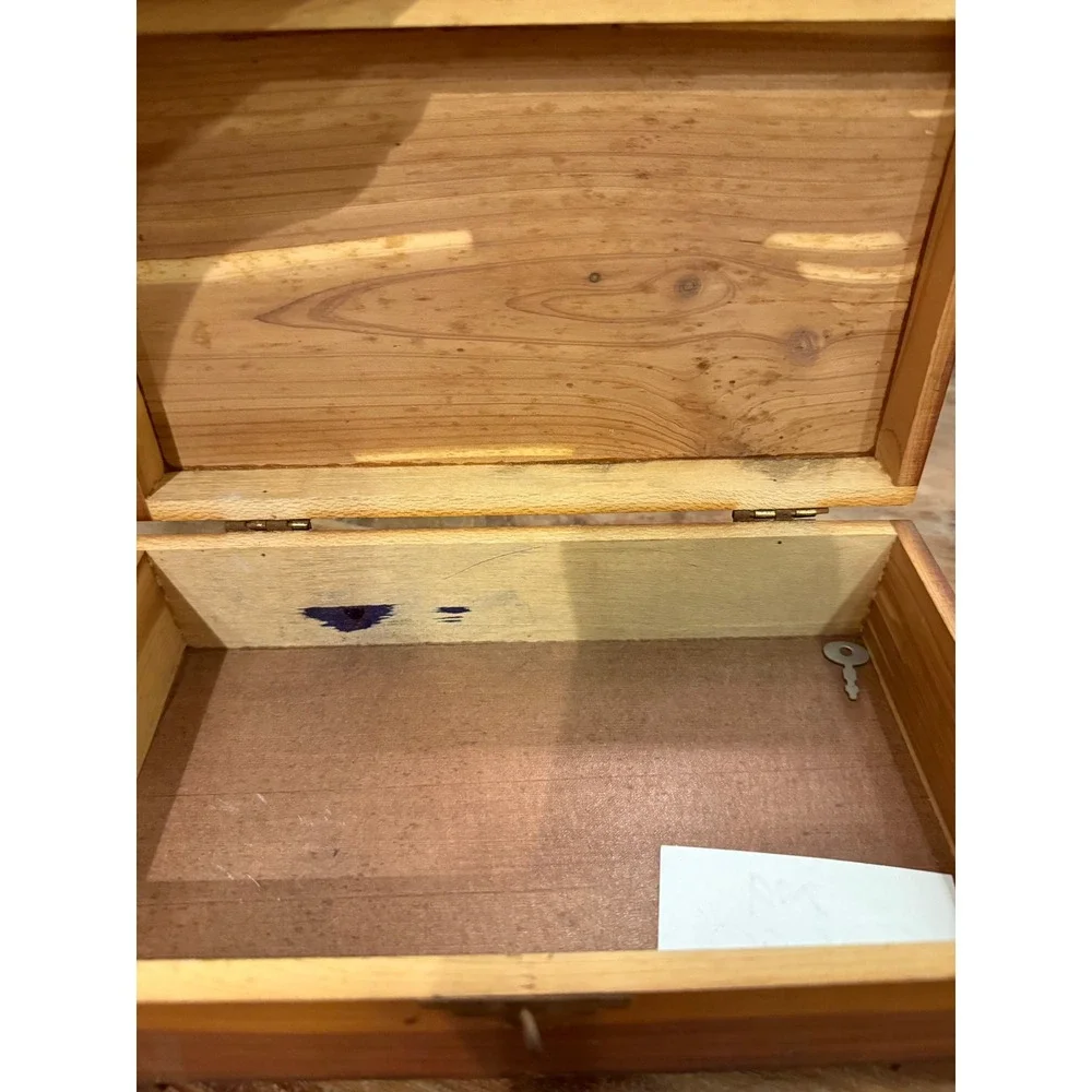 MCM Cedar‎ Wood Trinket Box, Decorative Landscape Lid, Keepsake Chest